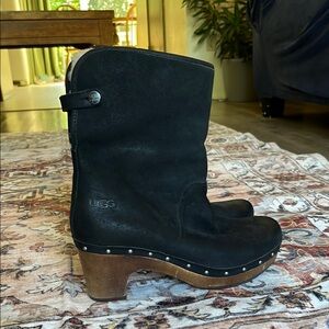 Ugg Sherpa Clog Boots-Size 9-excellent condition!!